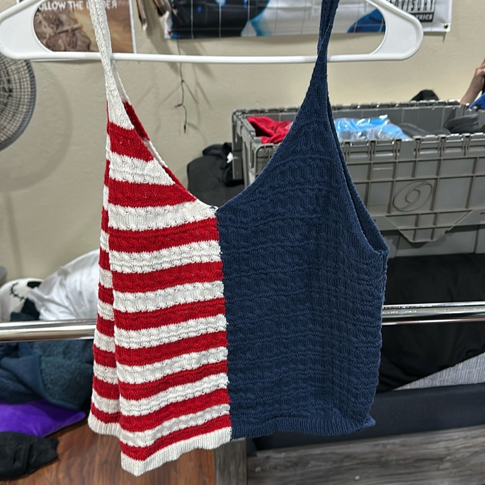 Moon & Madison L American Flag design knitted sweater tank top crop top